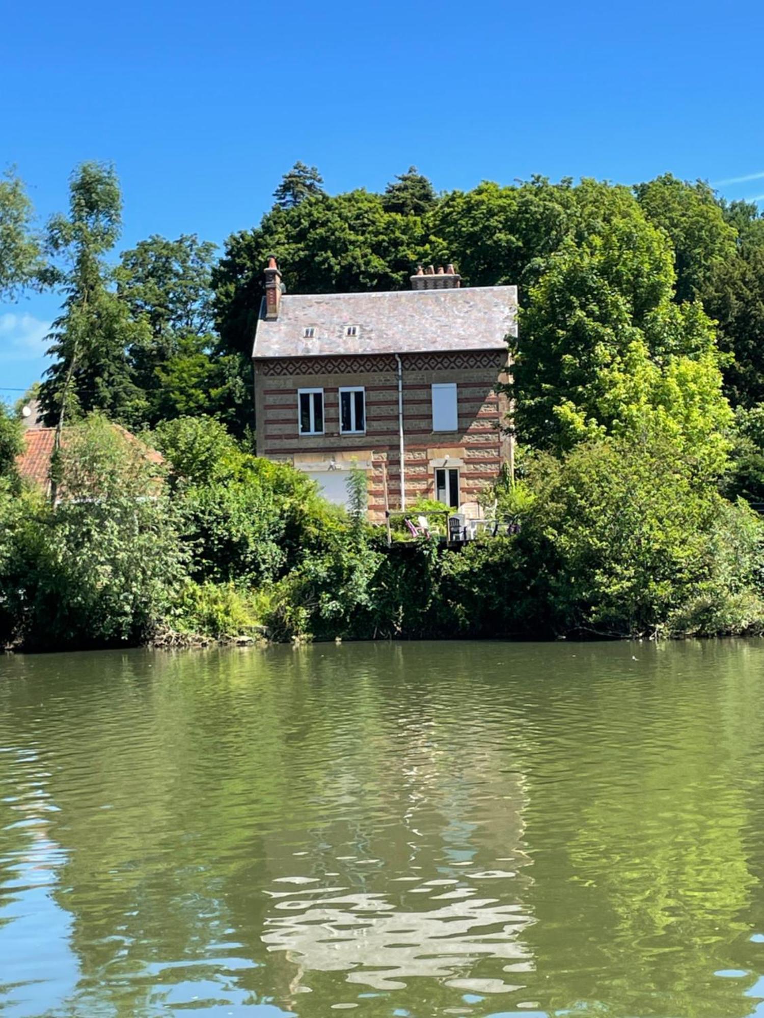 Loveroom En Bords De Meuse Floing Экстерьер фото
